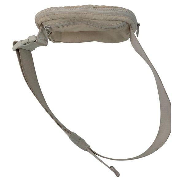 Lululemon Everywhere Beige White Belt Bag Zipper Mesh Pockets  7575 GUC - Picture 9 of 13
